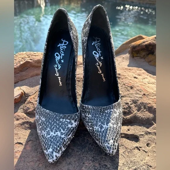 Alice + Olivia Monochrome Patterned Heels - Picture 7 of 10